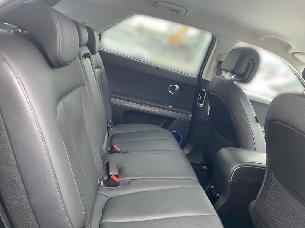 Fahrzeugabbildung Hyundai IONIQ 5 58 kWh Uniq *Wärmepumpe*SHZ hinten*