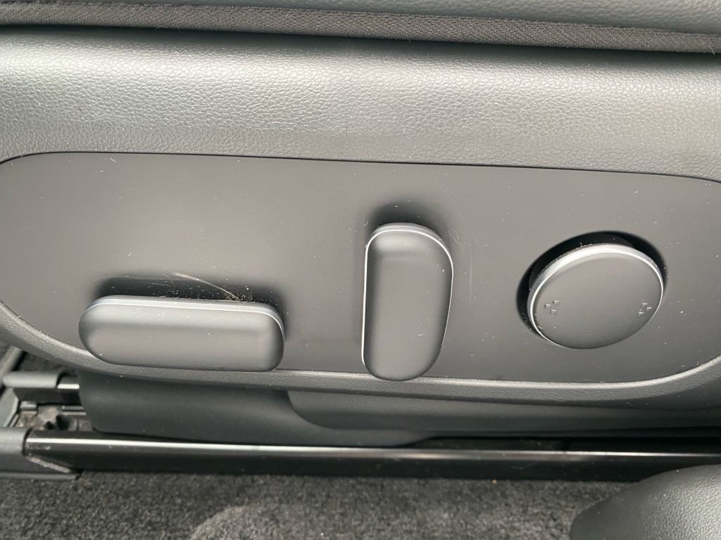 Fahrzeugabbildung Hyundai IONIQ 5 58 kWh Uniq *Wärmepumpe*SHZ hinten*