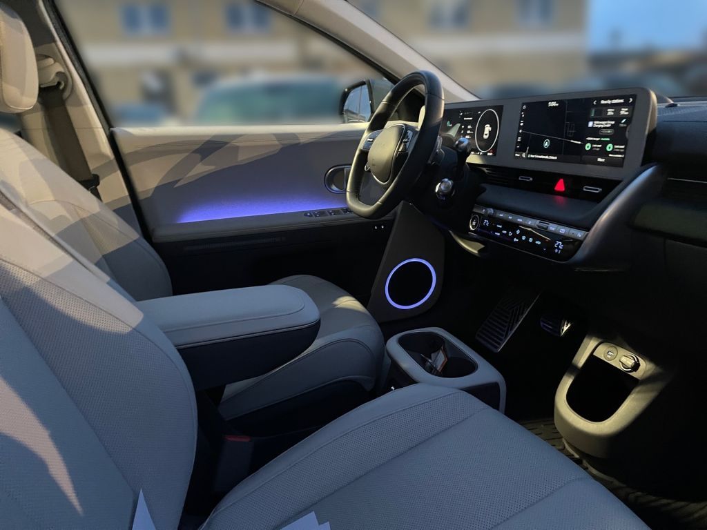 Fahrzeugabbildung Hyundai IONIQ 5 77,4 kWh 4WD Uniq,Relax,Pano,Assistenz