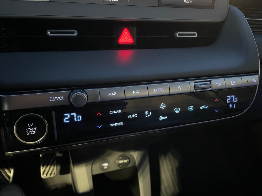 Fahrzeugabbildung Hyundai IONIQ 5 77,4 kWh 4WD Uniq,Relax,Pano,Assistenz