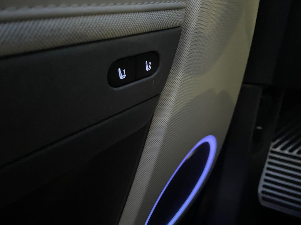 Fahrzeugabbildung Hyundai IONIQ 5 77,4 kWh 4WD Uniq,Relax,Pano,Assistenz