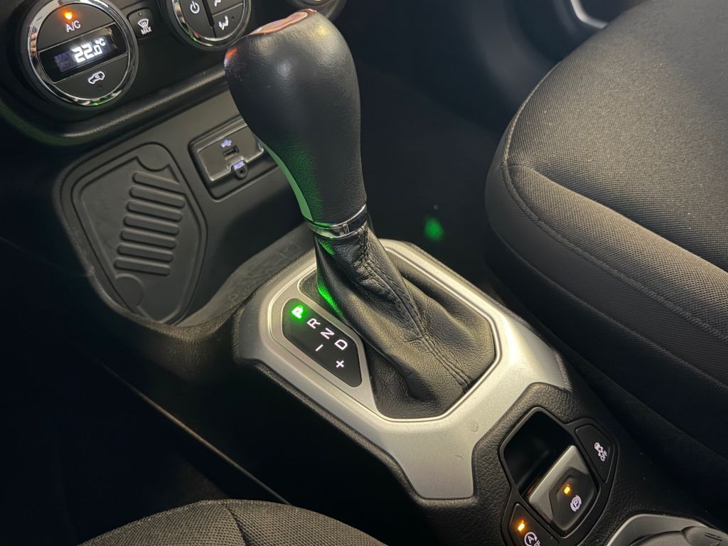 Fahrzeugabbildung Jeep Renegade 1.4 MultiAir DSG Limited 8-Fach bereift