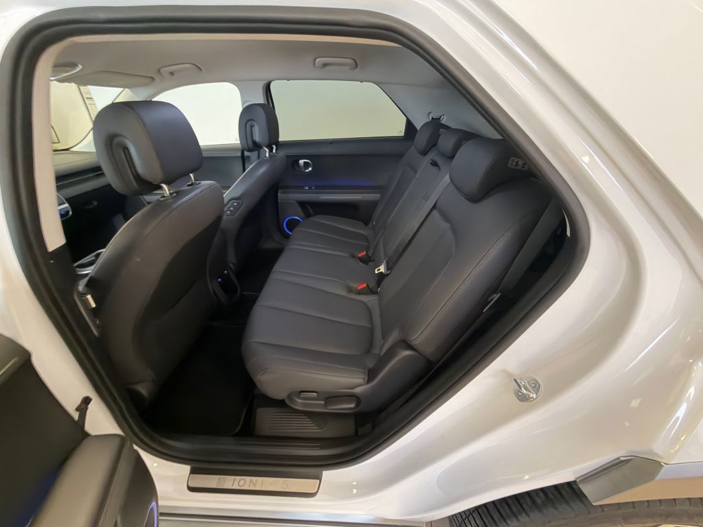 Fahrzeugabbildung Hyundai IONIQ 5 77,4 kWh 4WD Uniq * Relax-Paket * SOH 99