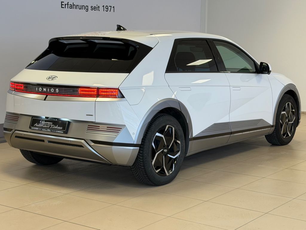 Fahrzeugabbildung Hyundai IONIQ 5 77,4 kWh 4WD Uniq * Relax-Paket * SOH 99