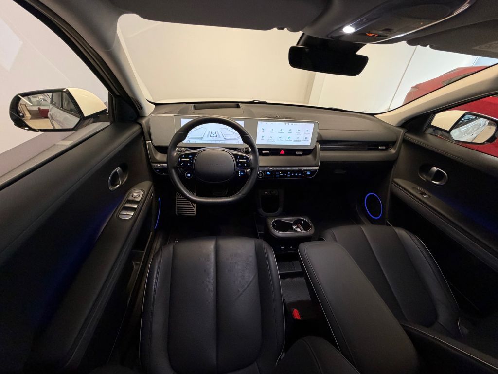Fahrzeugabbildung Hyundai IONIQ 5 77,4 kWh 4WD Uniq * Relax-Paket * SOH 99