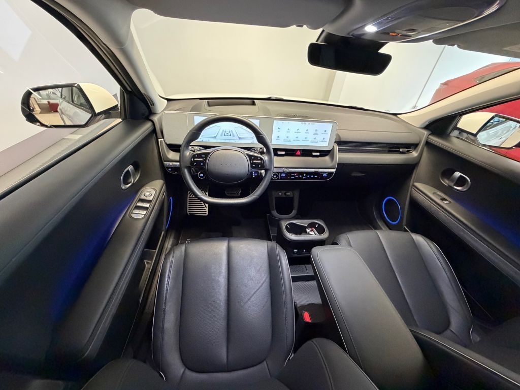 Fahrzeugabbildung Hyundai IONIQ 5 77,4 kWh 4WD Uniq * Relax-Paket * SOH 99