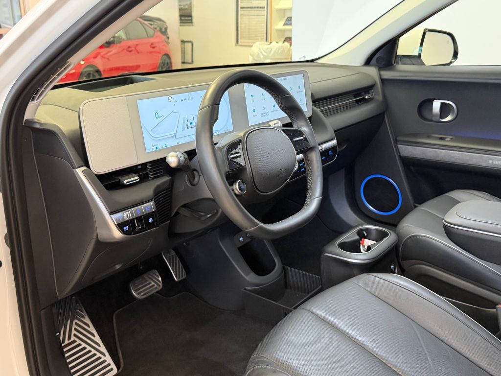 Fahrzeugabbildung Hyundai IONIQ 5 77,4 kWh 4WD Uniq * Relax-Paket * SOH 99