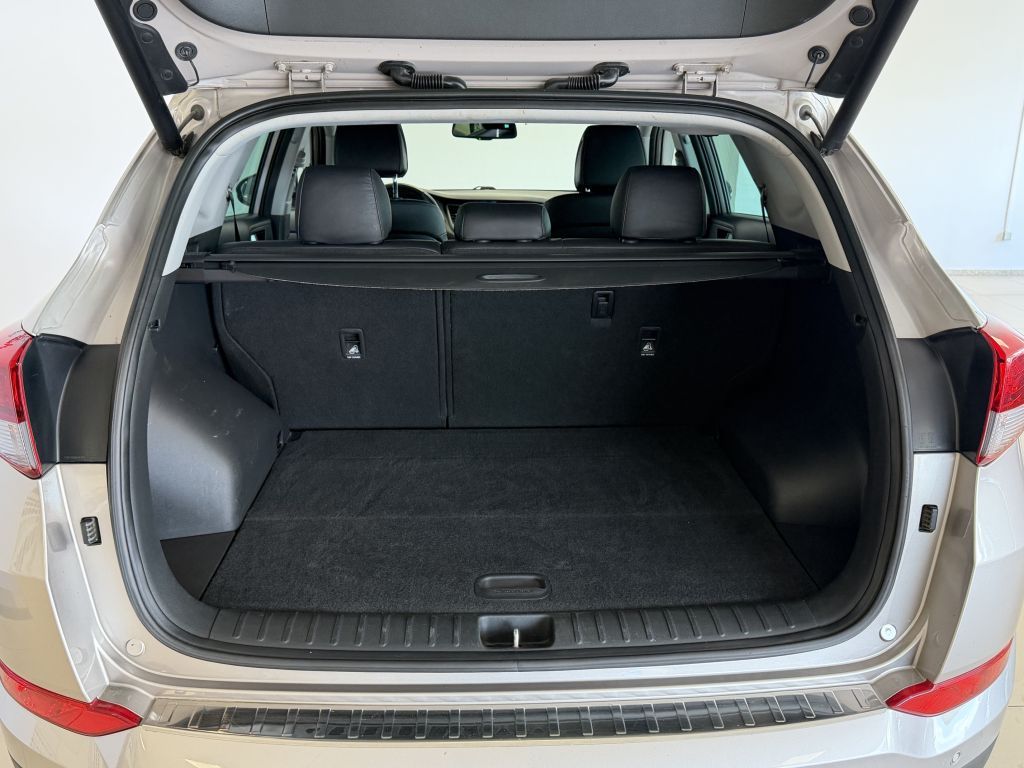 Fahrzeugabbildung Hyundai Tucson 2.0 CRDi 4WD Automatik Premium