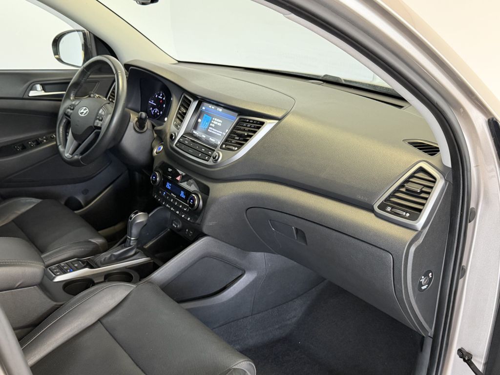 Fahrzeugabbildung Hyundai Tucson 2.0 CRDi 4WD Automatik Premium