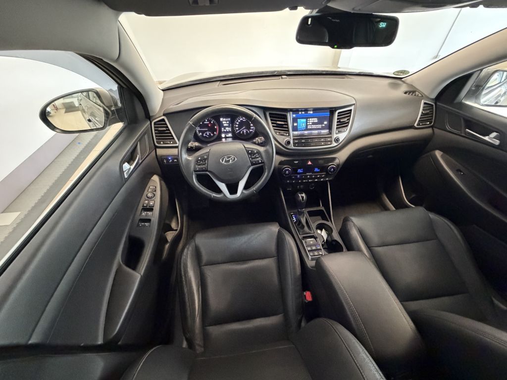 Fahrzeugabbildung Hyundai Tucson 2.0 CRDi 4WD Automatik Premium