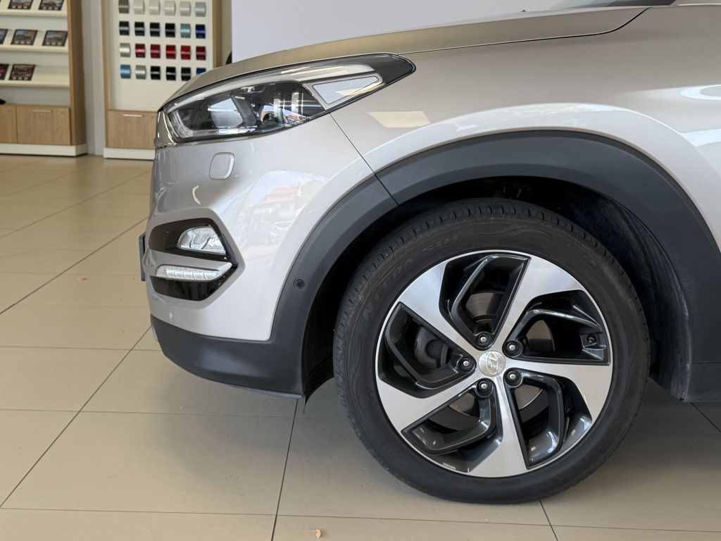 Fahrzeugabbildung Hyundai Tucson 2.0 CRDi 4WD Automatik Premium