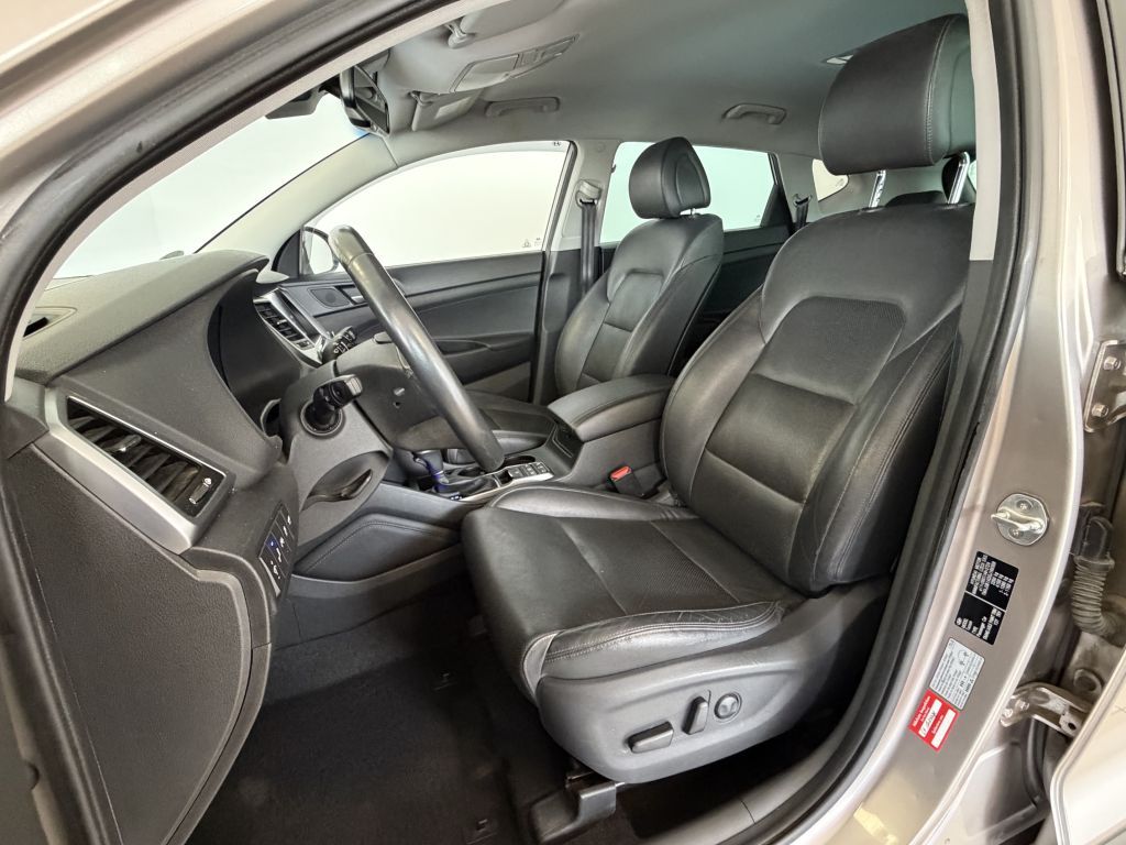 Fahrzeugabbildung Hyundai Tucson 2.0 CRDi 4WD Automatik Premium