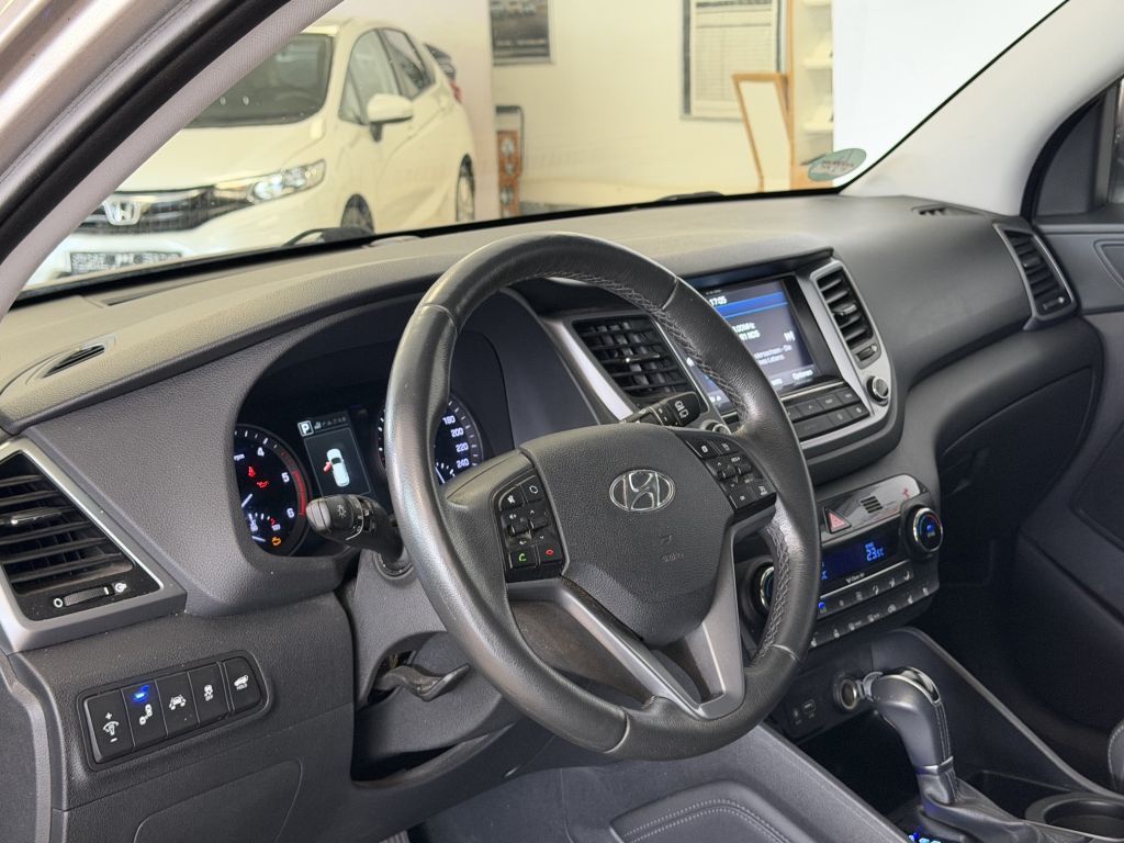 Fahrzeugabbildung Hyundai Tucson 2.0 CRDi 4WD Automatik Premium