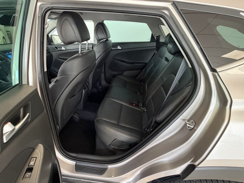 Fahrzeugabbildung Hyundai Tucson 2.0 CRDi 4WD Automatik Premium