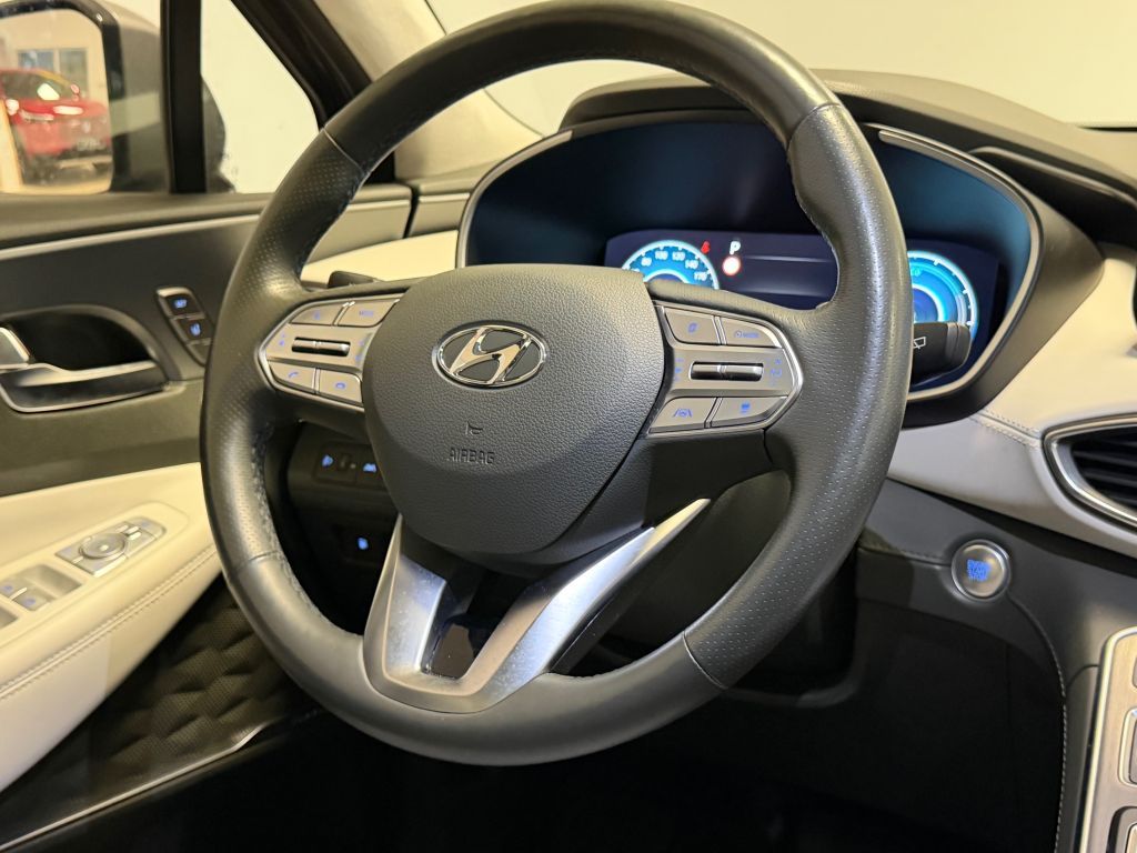 Fahrzeugabbildung Hyundai SANTA FE 1.6 PHEV 4WD Signature+Pano+360°+AHK+