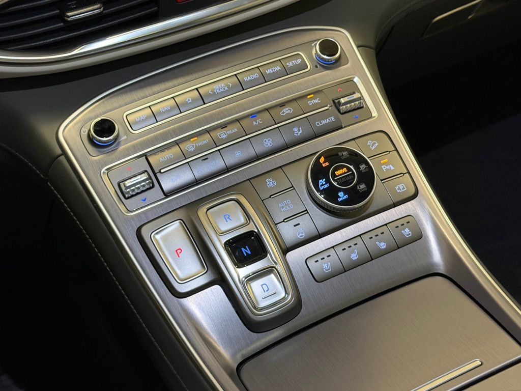 Fahrzeugabbildung Hyundai SANTA FE 1.6 PHEV 4WD Signature+Pano+360°+AHK+