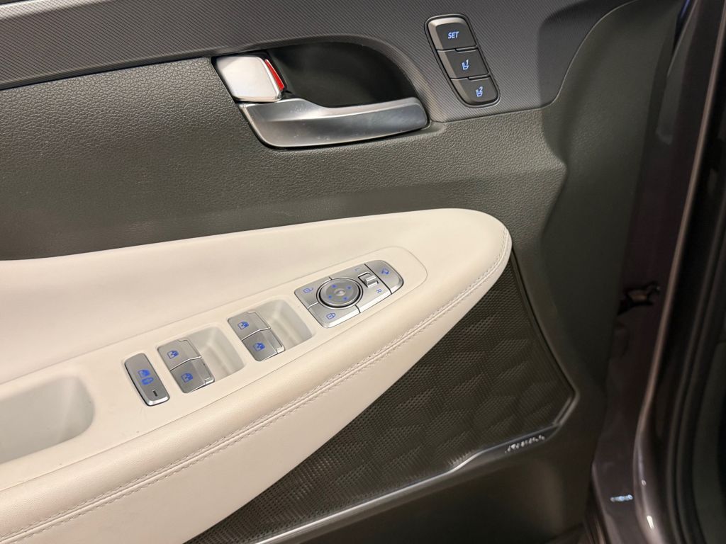 Fahrzeugabbildung Hyundai SANTA FE 1.6 PHEV 4WD Signature+Pano+360°+AHK+