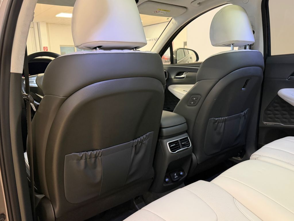 Fahrzeugabbildung Hyundai SANTA FE 1.6 PHEV 4WD Signature+Pano+360°+AHK+