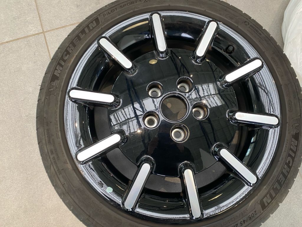 Fahrzeugabbildung Honda Honda e Advance-Paket Style + 8 fach bereift +