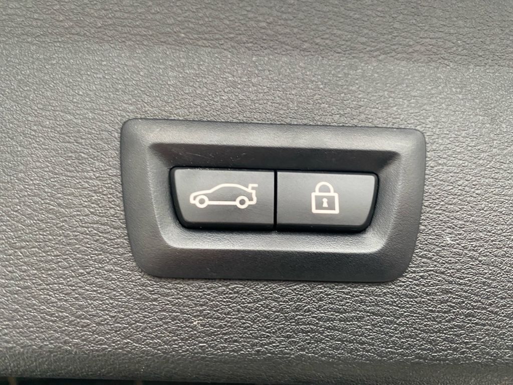 Fahrzeugabbildung BMW X1 xDrive20d Aut. xLinee+8fach bereift