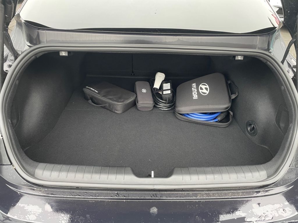 Fahrzeugabbildung Hyundai IONIQ 6 77,4 kWh Uniq*Pano