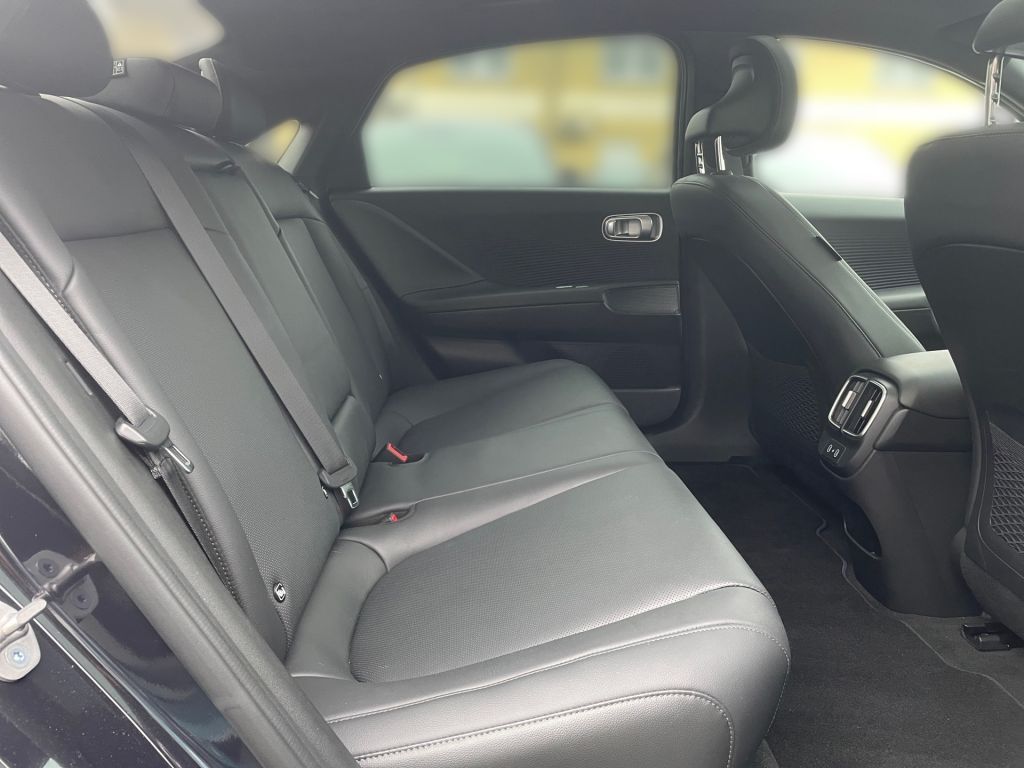 Fahrzeugabbildung Hyundai IONIQ 6 77,4 kWh Uniq*Pano