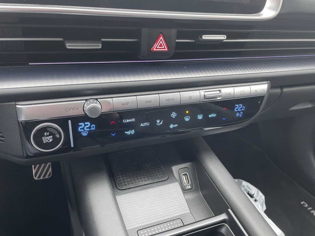 Fahrzeugabbildung Hyundai IONIQ 6 77,4 kWh Uniq*Pano