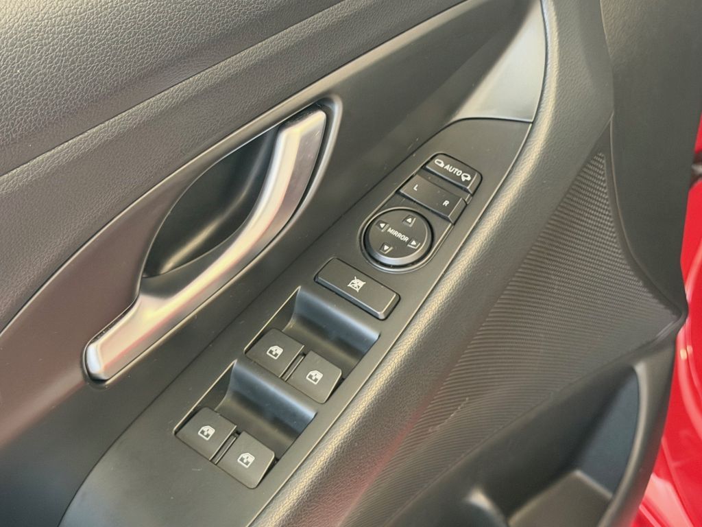 Fahrzeugabbildung Hyundai i30 1.4 Trend +Navi+Sitzheizung+Carplay+R.Kamera