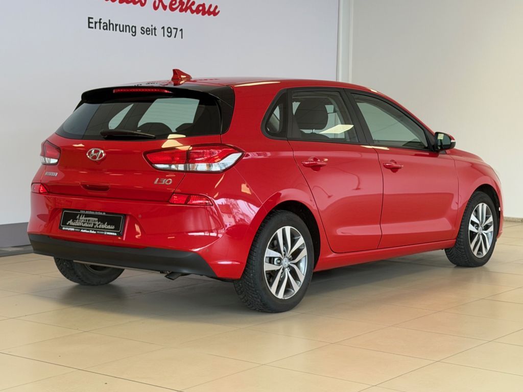 Fahrzeugabbildung Hyundai i30 1.4 Trend +Navi+Sitzheizung+Carplay+R.Kamera
