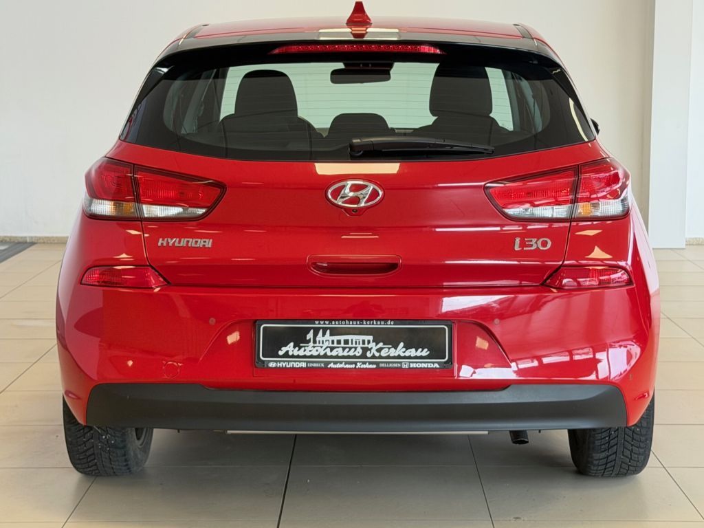 Fahrzeugabbildung Hyundai i30 1.4 Trend +Navi+Sitzheizung+Carplay+R.Kamera
