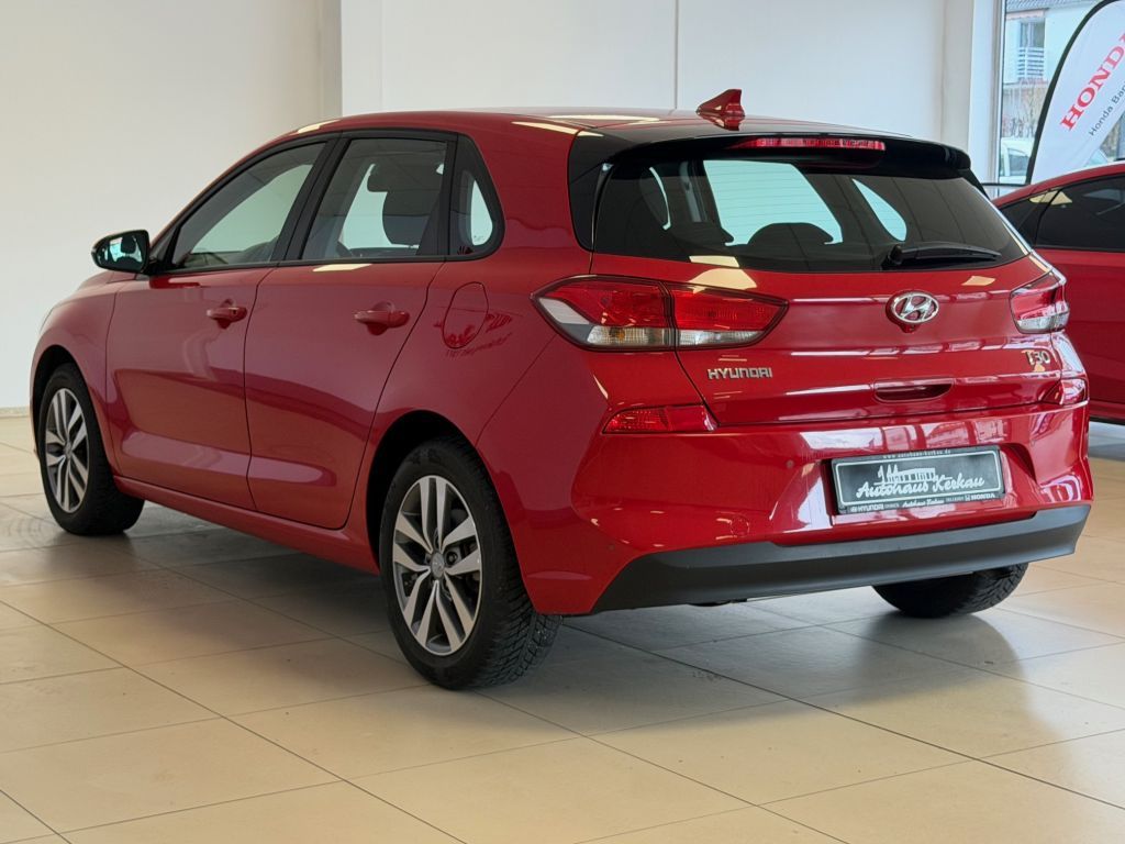 Fahrzeugabbildung Hyundai i30 1.4 Trend +Navi+Sitzheizung+Carplay+R.Kamera