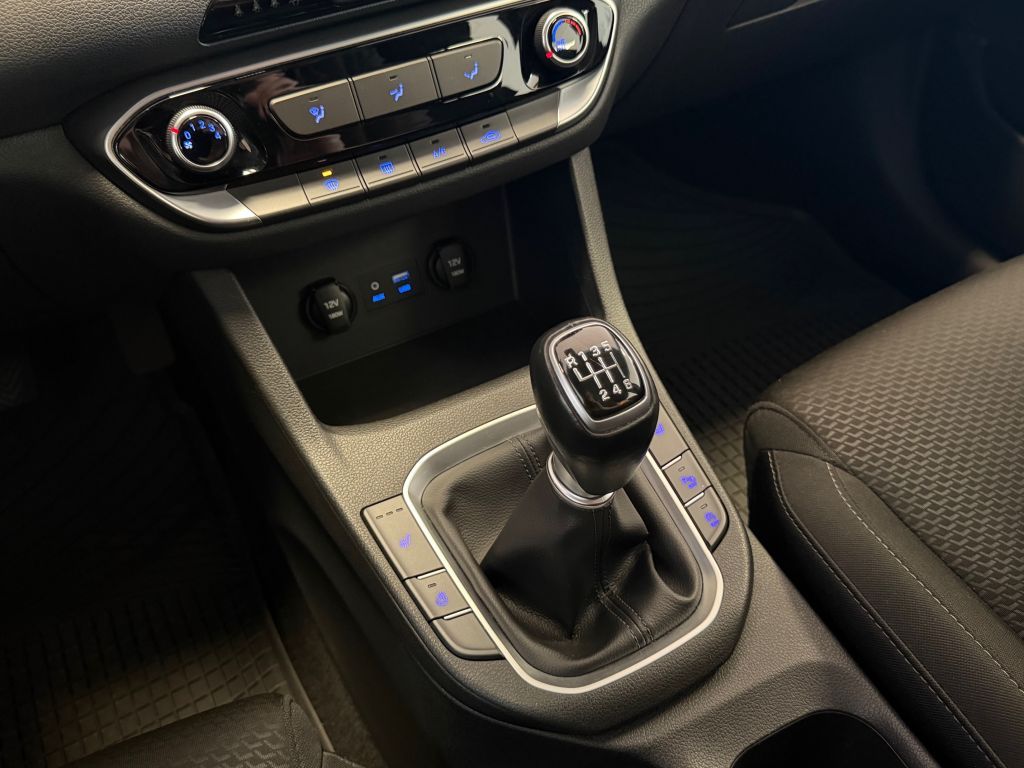 Fahrzeugabbildung Hyundai i30 1.4 Trend +Navi+Sitzheizung+Carplay+R.Kamera