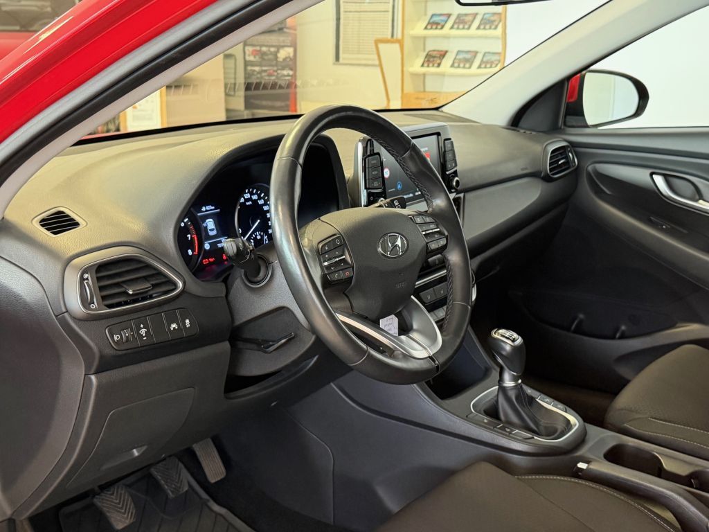 Fahrzeugabbildung Hyundai i30 1.4 Trend +Navi+Sitzheizung+Carplay+R.Kamera