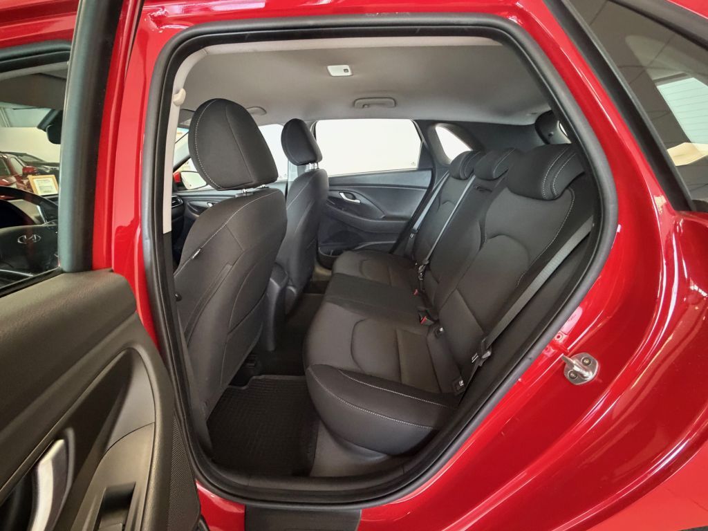 Fahrzeugabbildung Hyundai i30 1.4 Trend +Navi+Sitzheizung+Carplay+R.Kamera