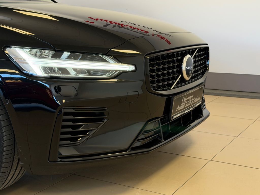 Fahrzeugabbildung Volvo V60 T6 Plug-in Hybrid AWD Plus Dark +AHK+360°+WR