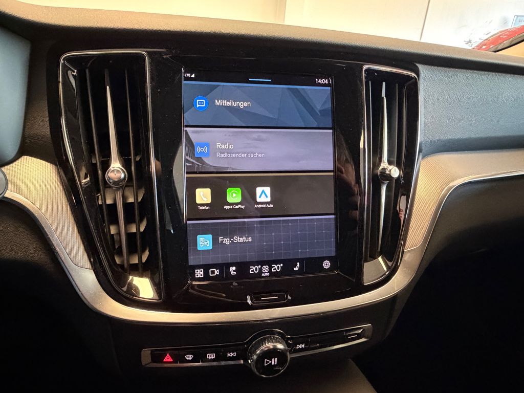 Fahrzeugabbildung Volvo V60 T6 Plug-in Hybrid AWD Plus Dark +AHK+360°+WR