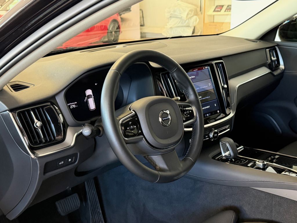 Fahrzeugabbildung Volvo V60 T6 Plug-in Hybrid AWD Plus Dark +AHK+360°+WR