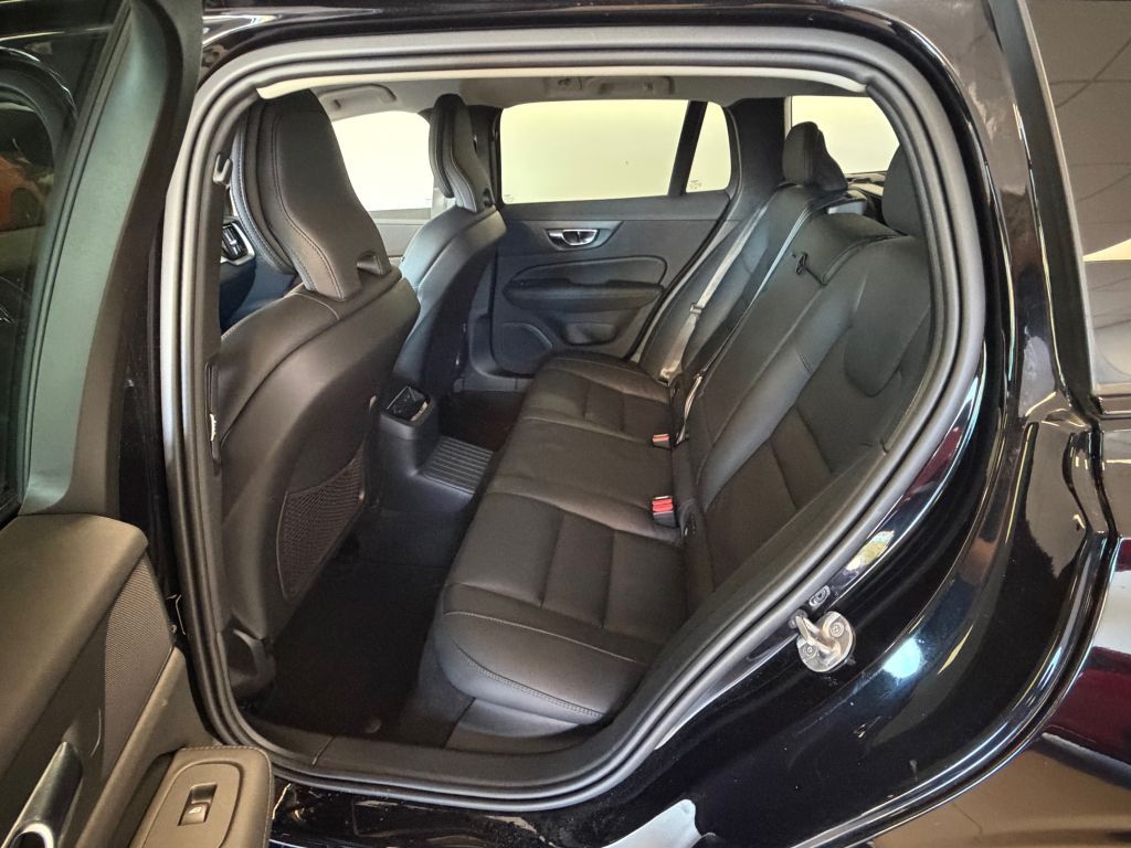 Fahrzeugabbildung Volvo V60 T6 Plug-in Hybrid AWD Plus Dark +AHK+360°+WR