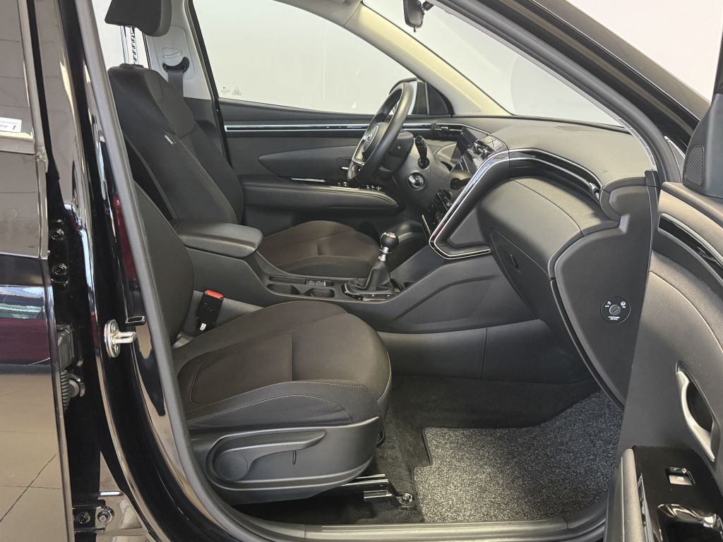 Fahrzeugabbildung Hyundai TUCSON 1.6 48V-Hybrid +LED+Scheckh.+Navi+Garanti