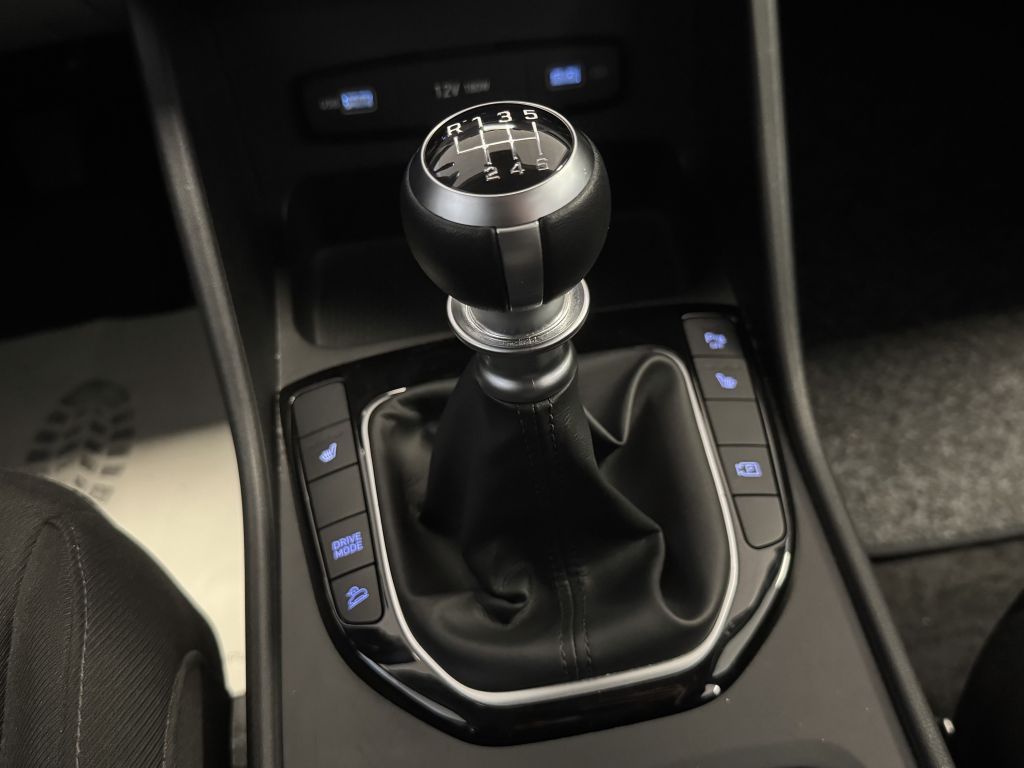 Fahrzeugabbildung Hyundai TUCSON 1.6 48V-Hybrid +LED+Scheckh.+Navi+Garanti