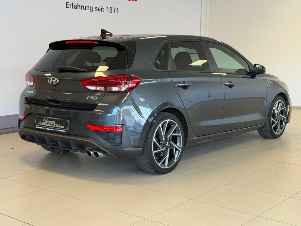 Fahrzeugabbildung Hyundai i30 1.5 T-GDI 48V-Hyb. N-Line +AHK+8Fach bereift