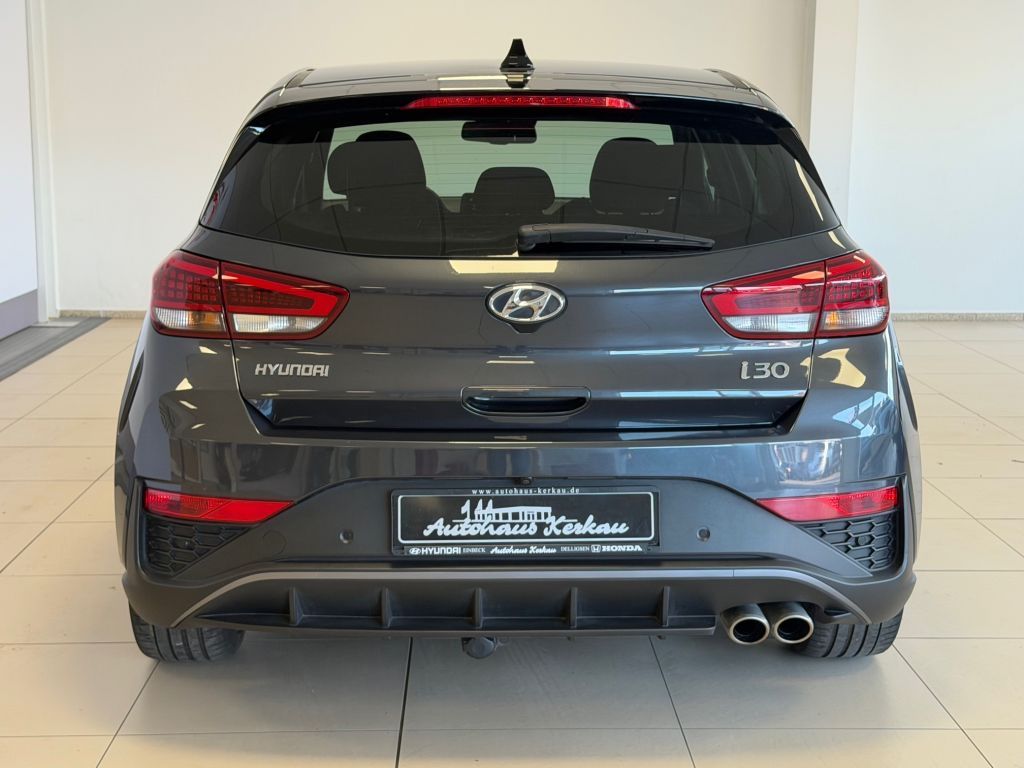 Fahrzeugabbildung Hyundai i30 1.5 T-GDI 48V-Hyb. N-Line +AHK+8Fach bereift