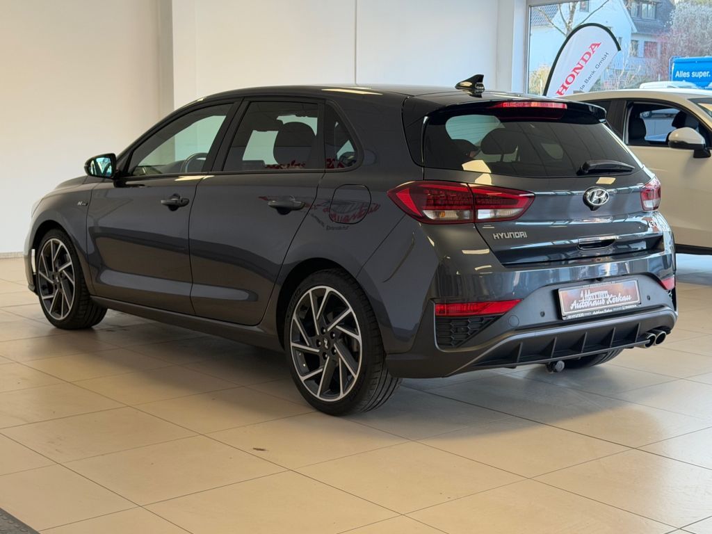 Fahrzeugabbildung Hyundai i30 1.5 T-GDI 48V-Hyb. N-Line +AHK+8Fach bereift