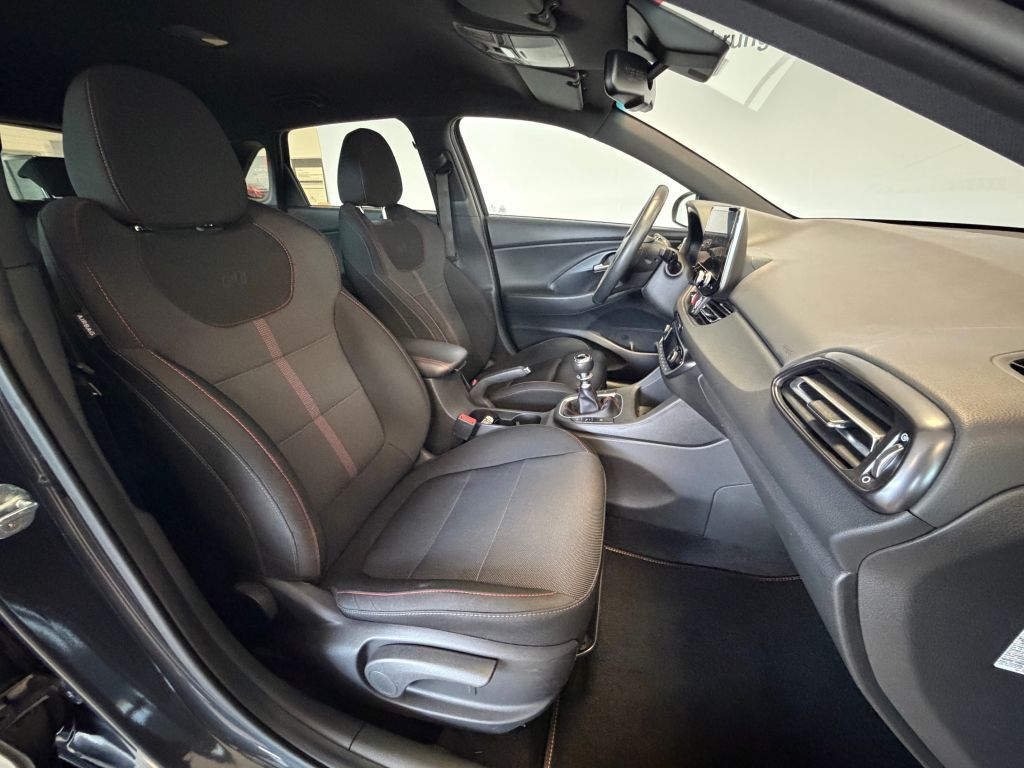 Fahrzeugabbildung Hyundai i30 1.5 T-GDI 48V-Hyb. N-Line +AHK+8Fach bereift