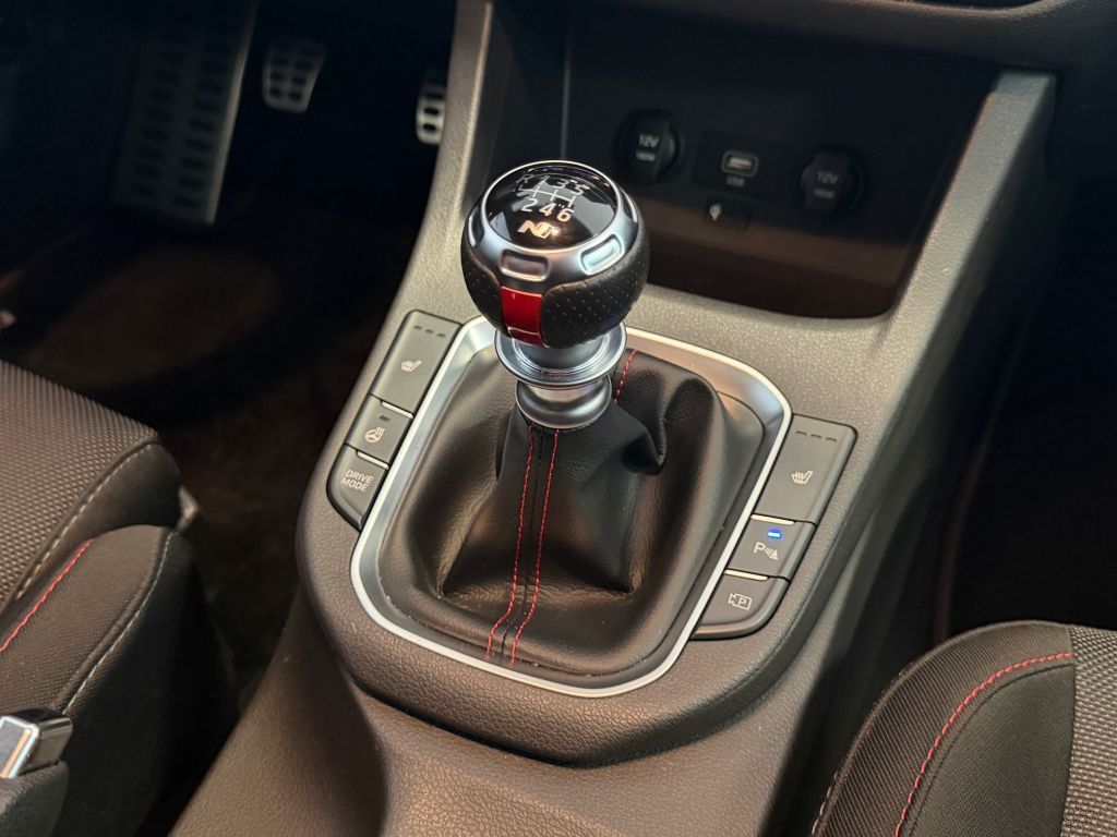 Fahrzeugabbildung Hyundai i30 1.5 T-GDI 48V-Hyb. N-Line +AHK+8Fach bereift