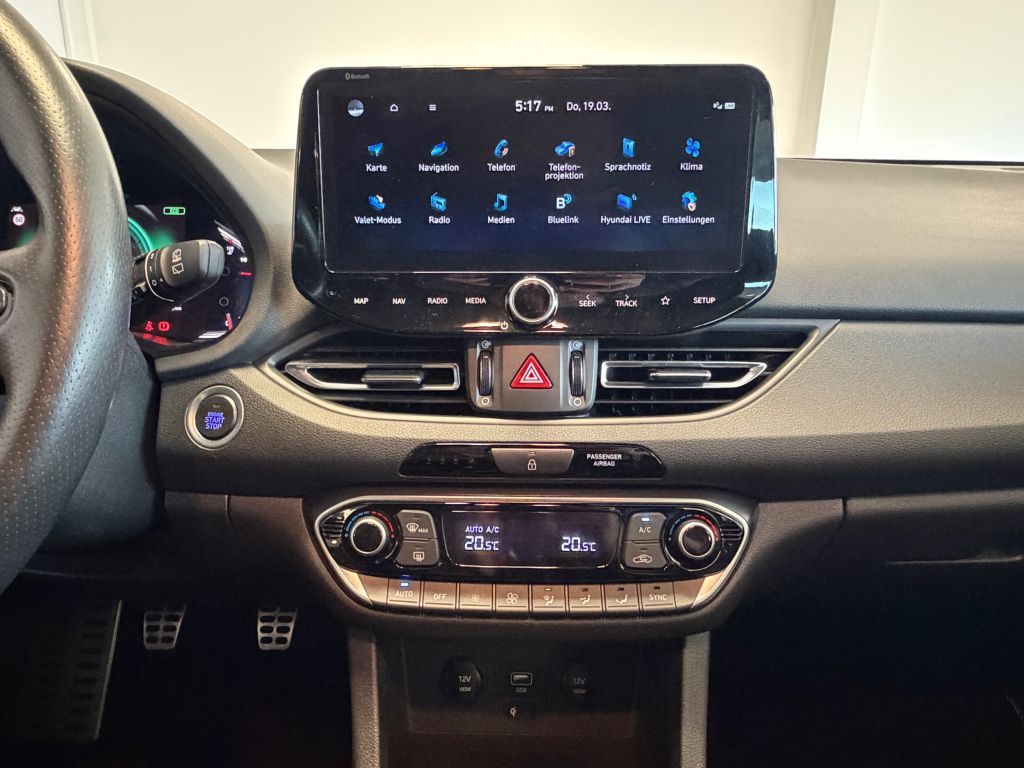 Fahrzeugabbildung Hyundai i30 1.5 T-GDI 48V-Hyb. N-Line +AHK+8Fach bereift