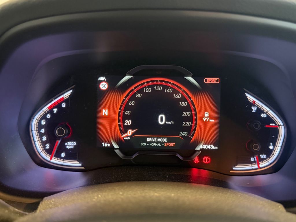 Fahrzeugabbildung Hyundai i30 1.5 T-GDI 48V-Hyb. N-Line +AHK+8Fach bereift