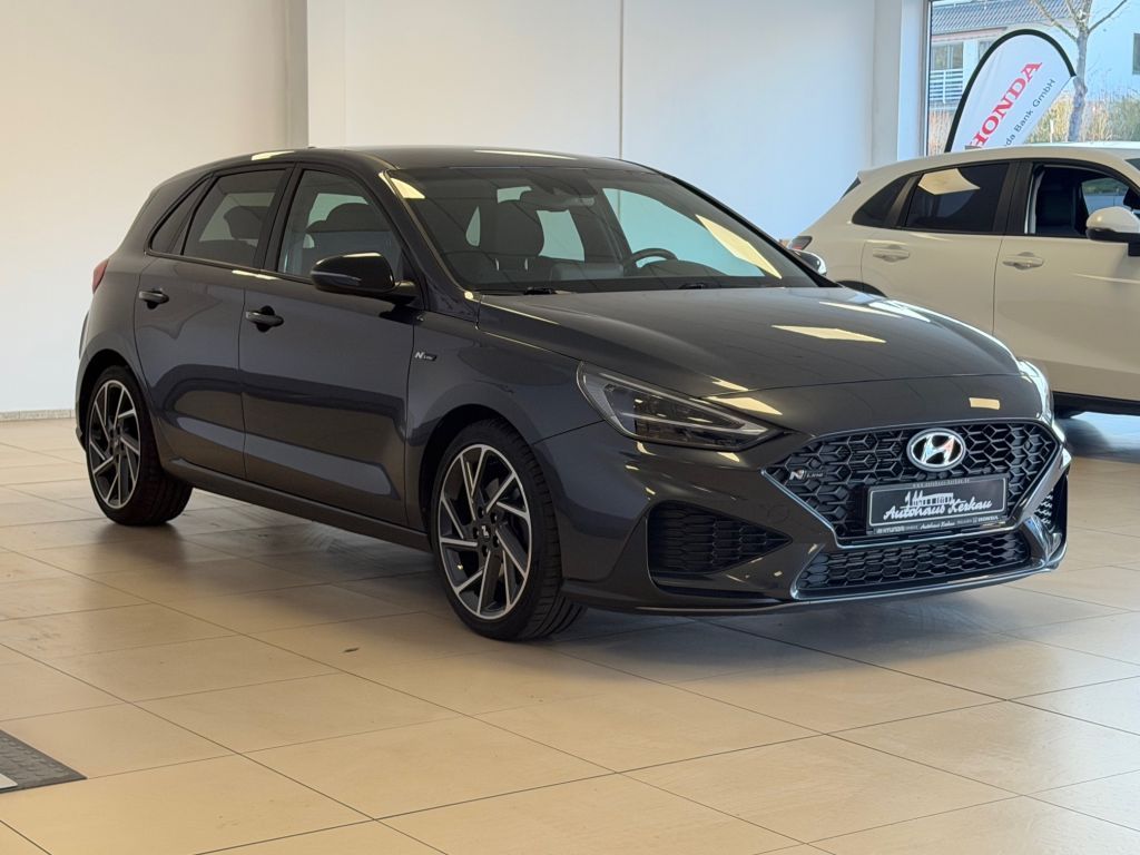 Fahrzeugabbildung Hyundai i30 1.5 T-GDI 48V-Hyb. N-Line +AHK+8Fach bereift