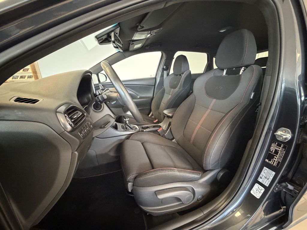 Fahrzeugabbildung Hyundai i30 1.5 T-GDI 48V-Hyb. N-Line +AHK+8Fach bereift