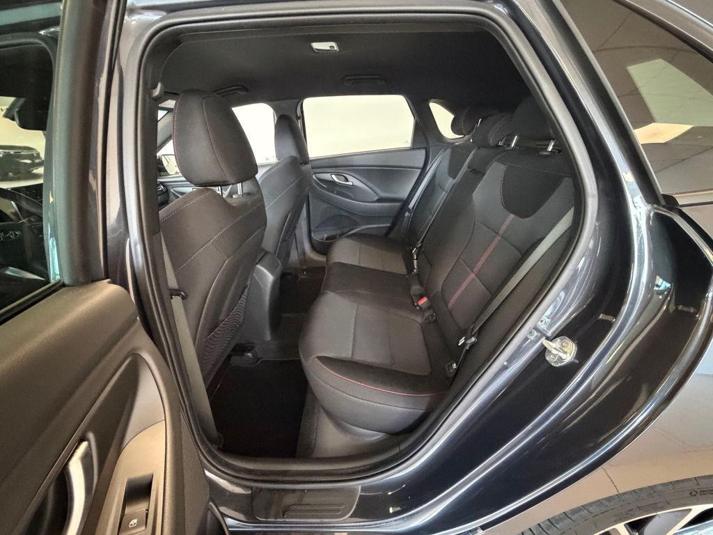 Fahrzeugabbildung Hyundai i30 1.5 T-GDI 48V-Hyb. N-Line +AHK+8Fach bereift